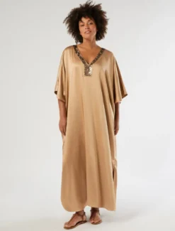 Abito caftano in raso con paillettes - BEIGE