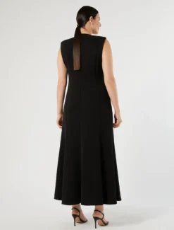 Abito in cady con ricamo - NERO