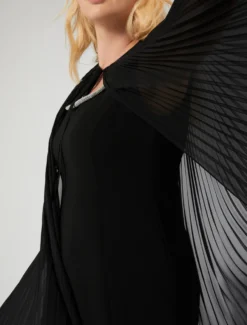 Cappa in crêpe georgette plissé - NERO