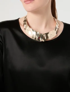 Collier in metallo martellato - ORO