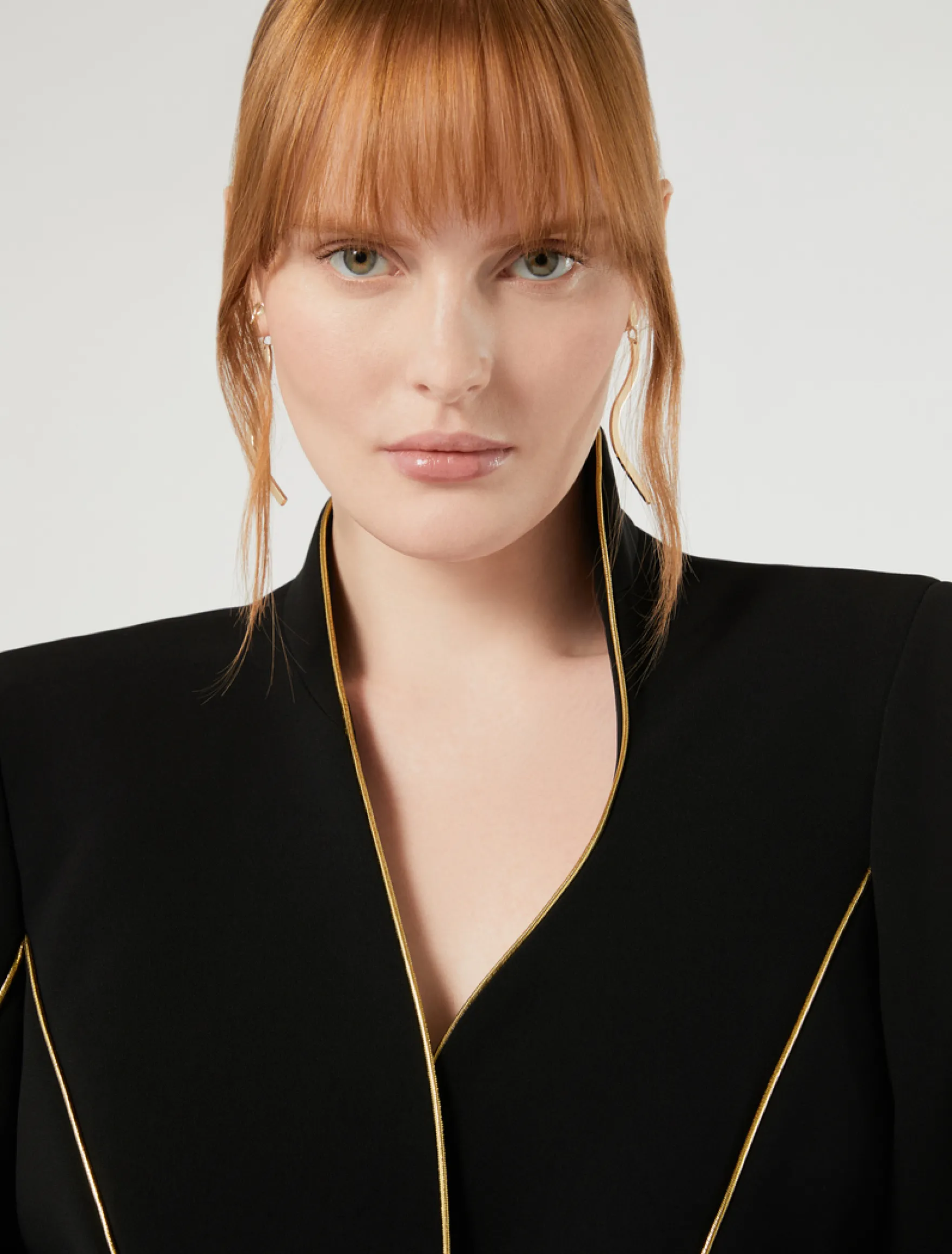 Giacca in cady con dettagli in piping - NERO