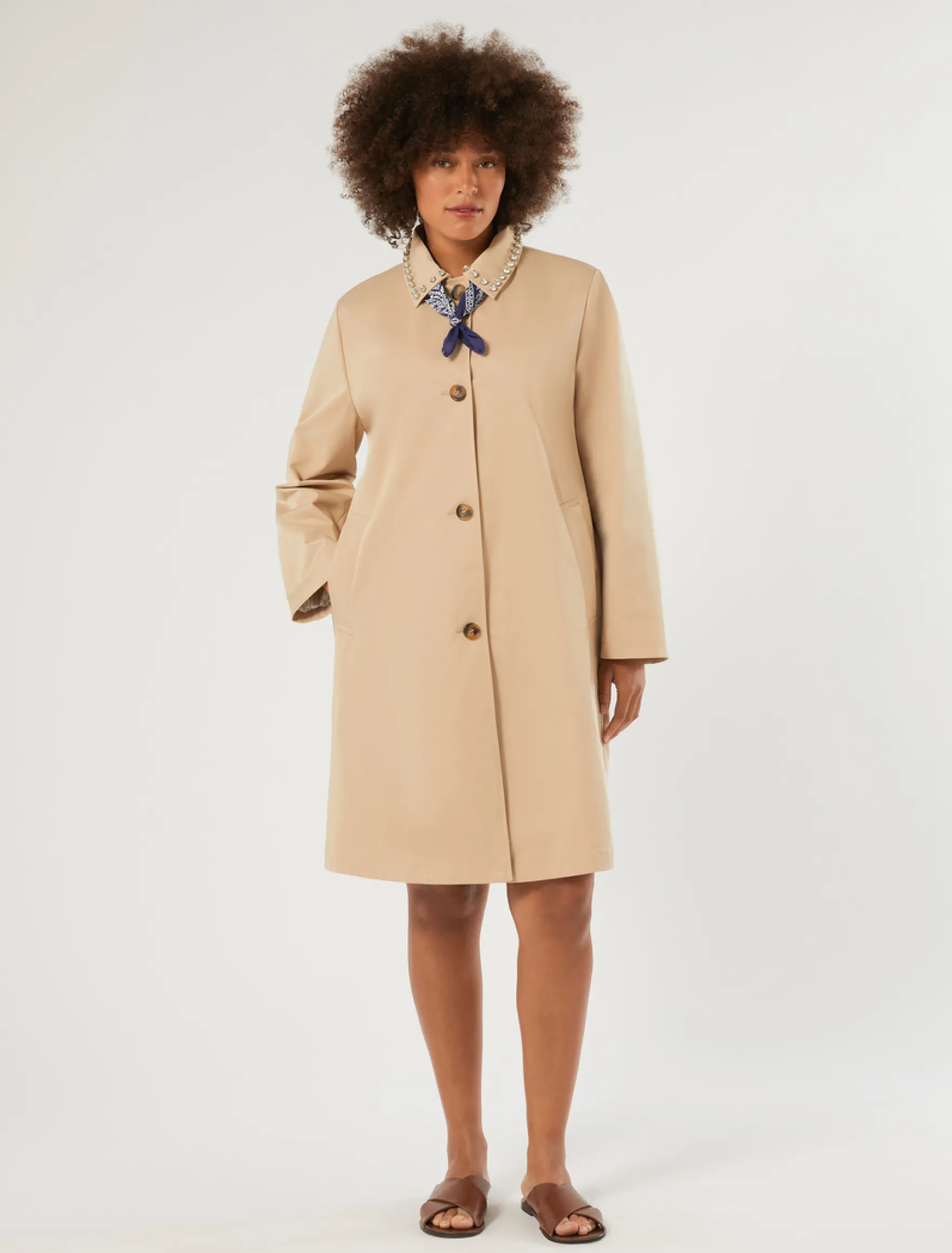Impermeabile in gabardina antigoccia con ricamo - BEIGE