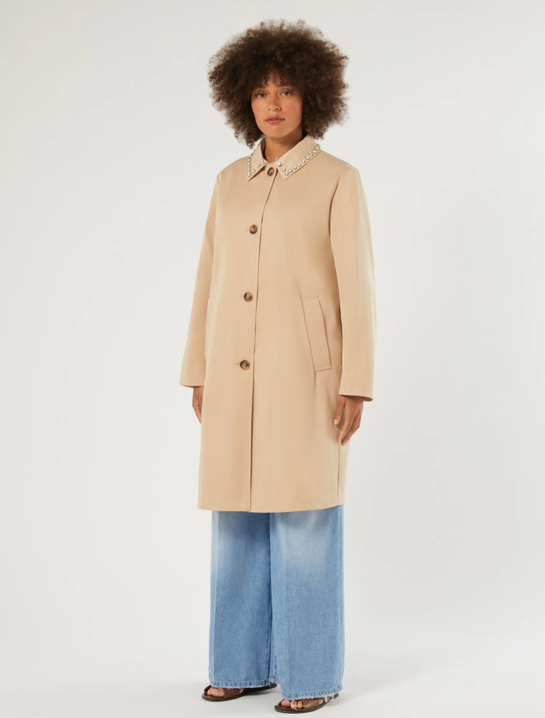 Impermeabile in gabardina antigoccia con ricamo - BEIGE