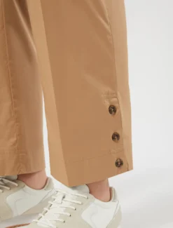 Pantaloni in gabardina di cotone stretch - BISCOTTO