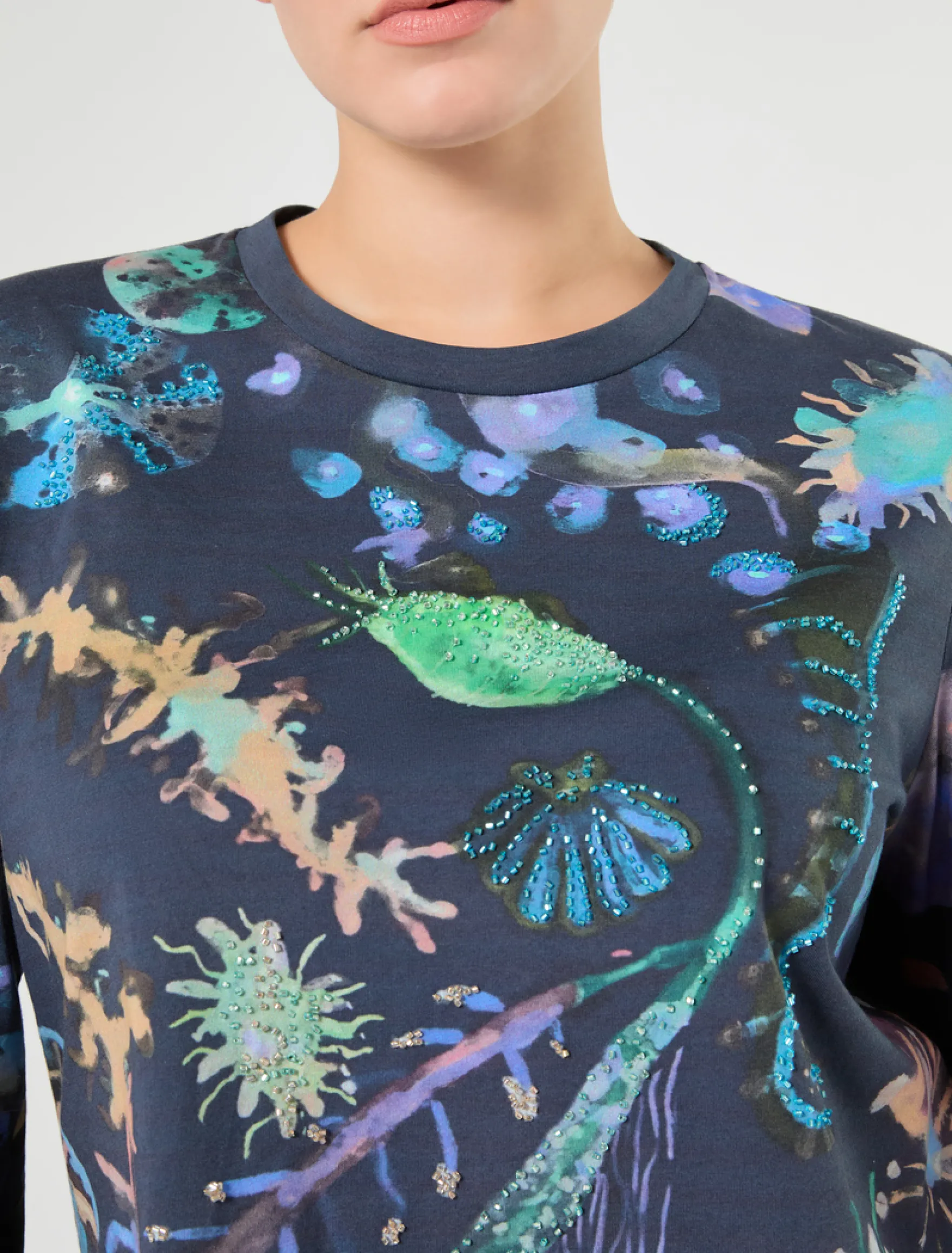 T-shirt in jersey con ricamo - BLU NOTTE