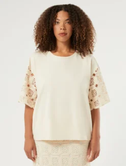 T-shirt in jersey di cotone e crochet - ECRU