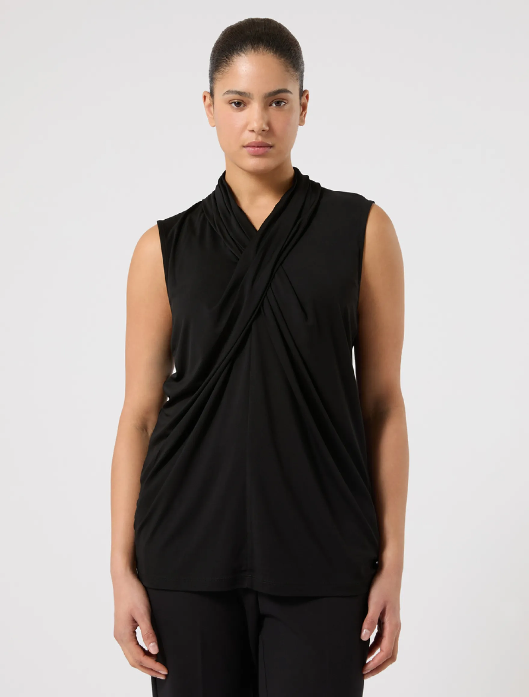 T-shirt in jersey interlock con drappeggio - NERO