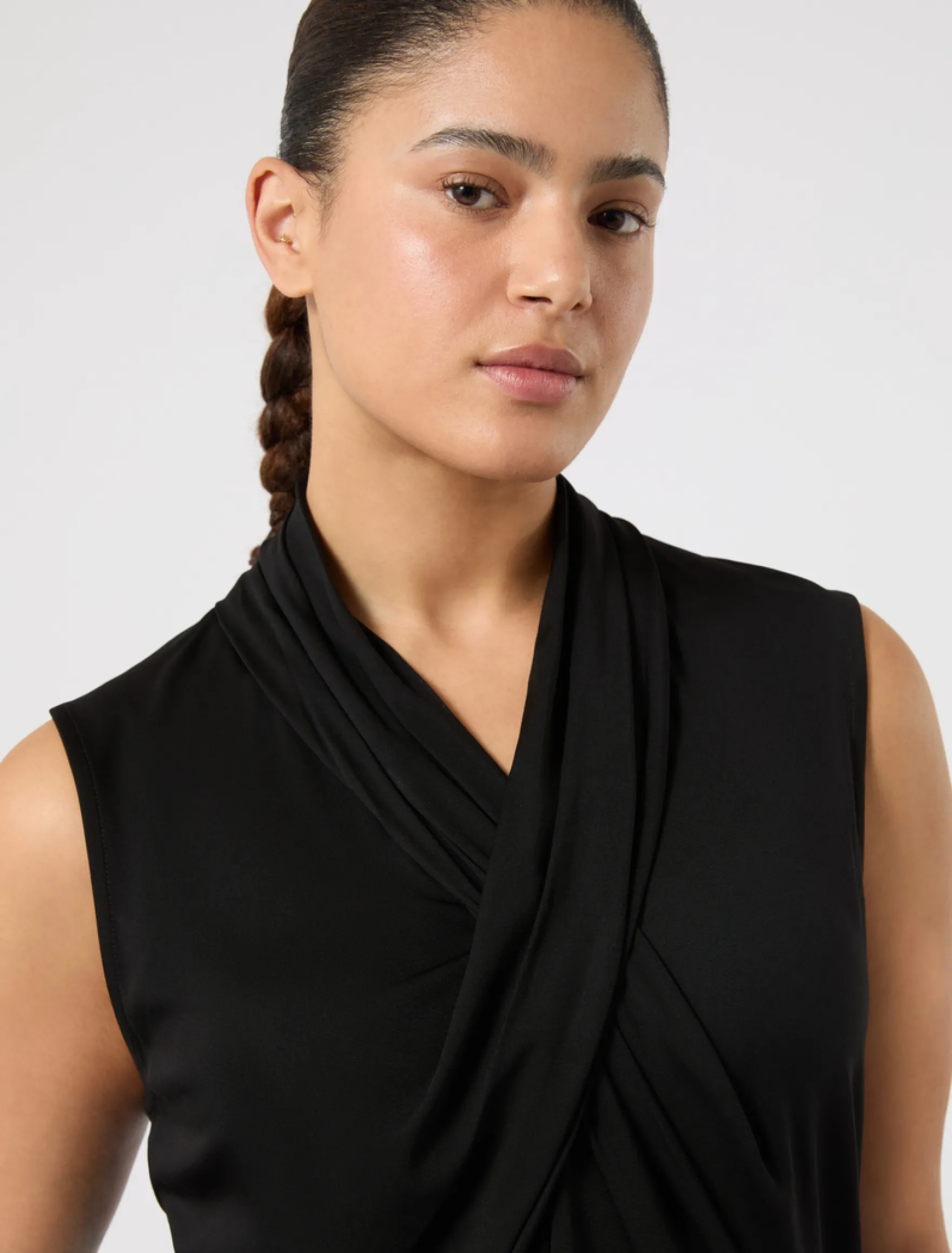 T-shirt in jersey interlock con drappeggio - NERO